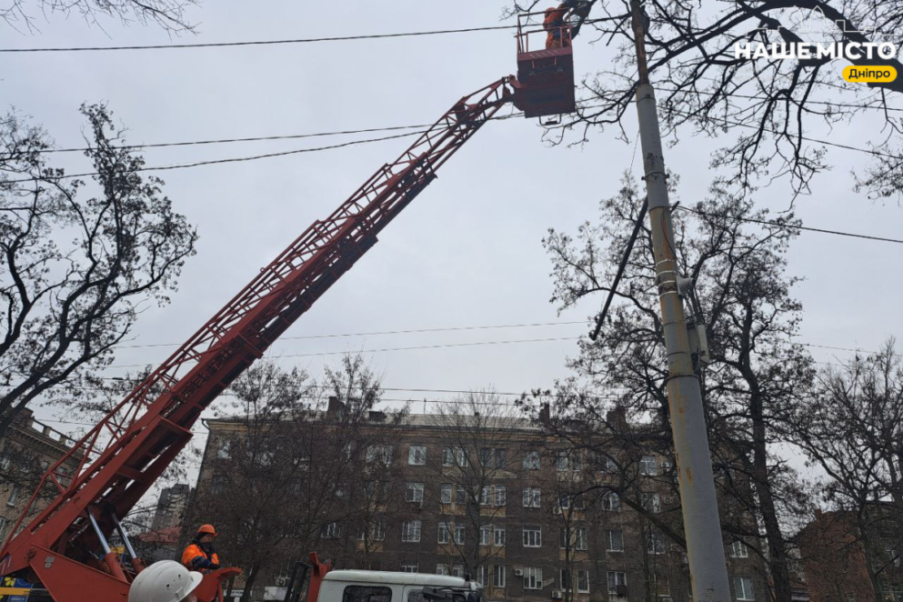 ЕКСКЛЮЗИВ
ОФІЦІЙНО                Безпечне місто: у Дніпрі тривають роботи з обслуговування вуличного освітлення
