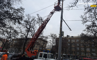 Безпечне місто: у Дніпрі тривають роботи з обслуговування вуличного освітлення