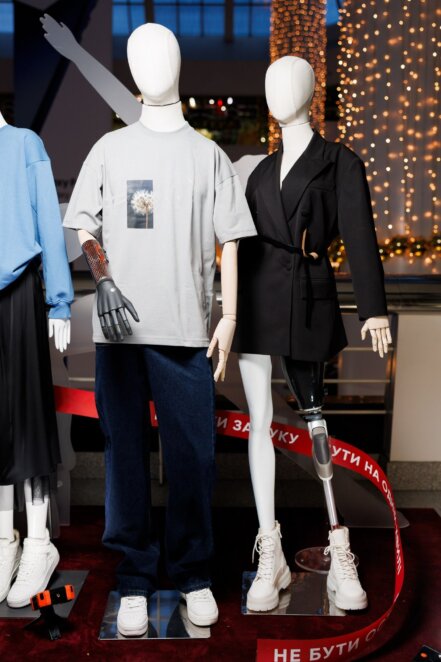 Різні, але рівні: у Дніпрі з’явилась брендзона «Жити назустріч» з унікальними манекенами