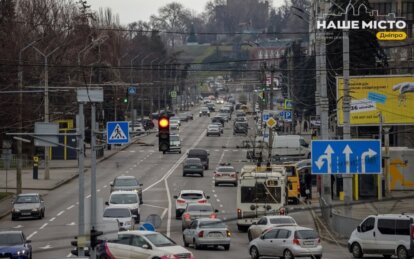 Як у Дніпрі курсує громадський транспорт 18 грудня