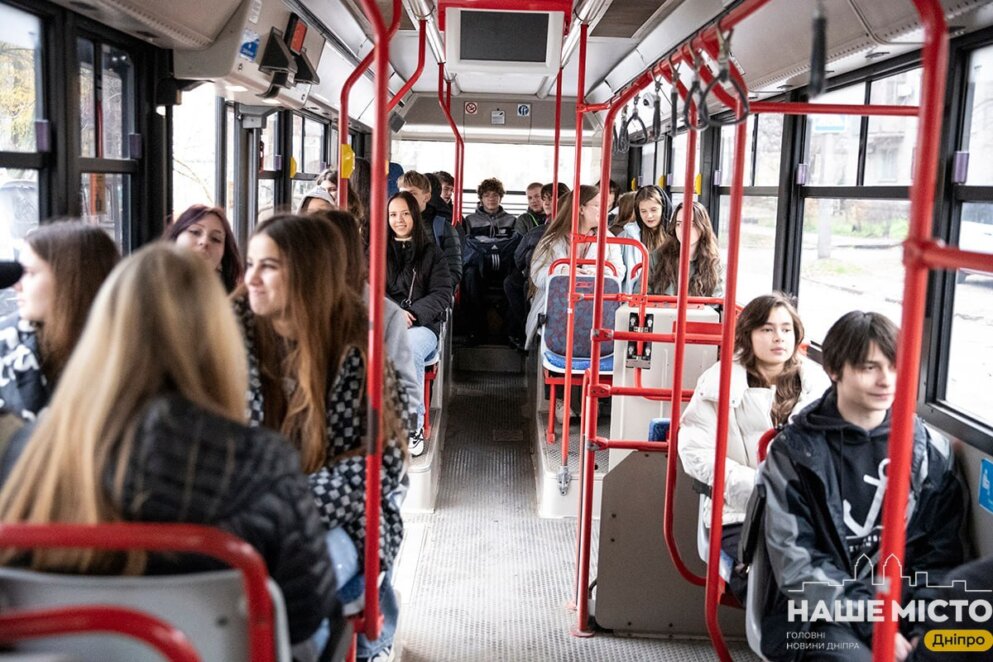 ЕКСКЛЮЗИВ
                                Лазерний тир та керування дронами: як у школах Дніпра навчають «Захисту України»