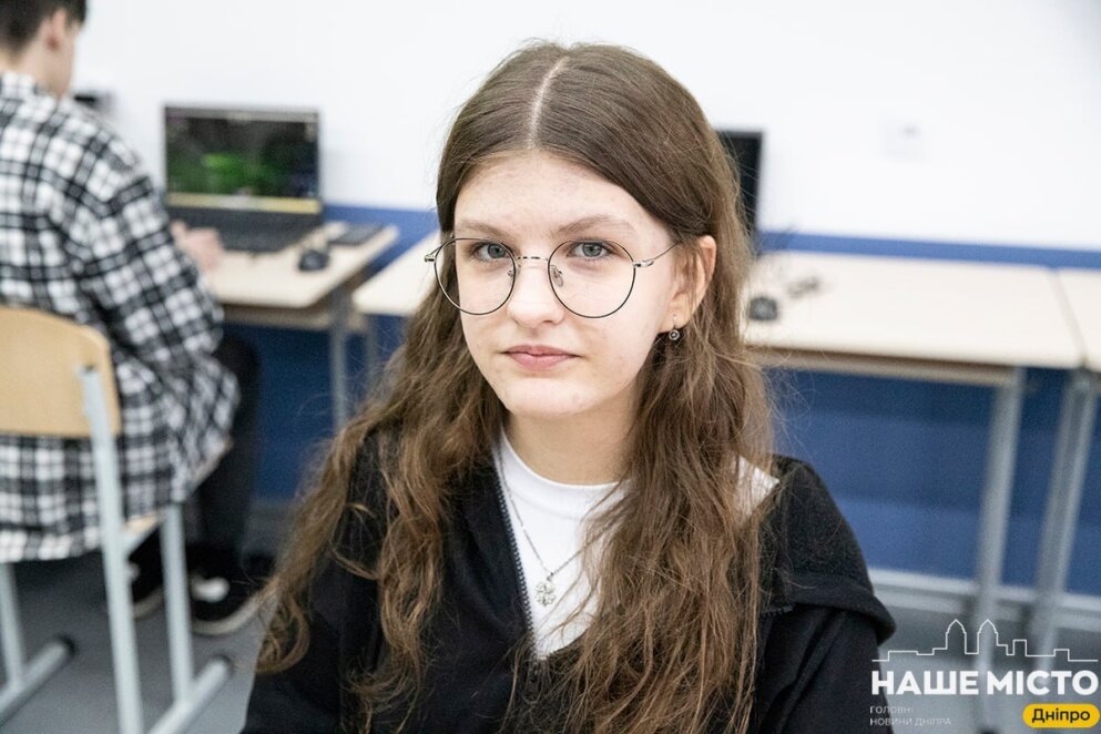 ЕКСКЛЮЗИВ
                                Лазерний тир та керування дронами: як у школах Дніпра навчають «Захисту України»