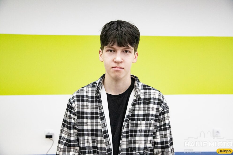 ЕКСКЛЮЗИВ
                                Лазерний тир та керування дронами: як у школах Дніпра навчають «Захисту України»