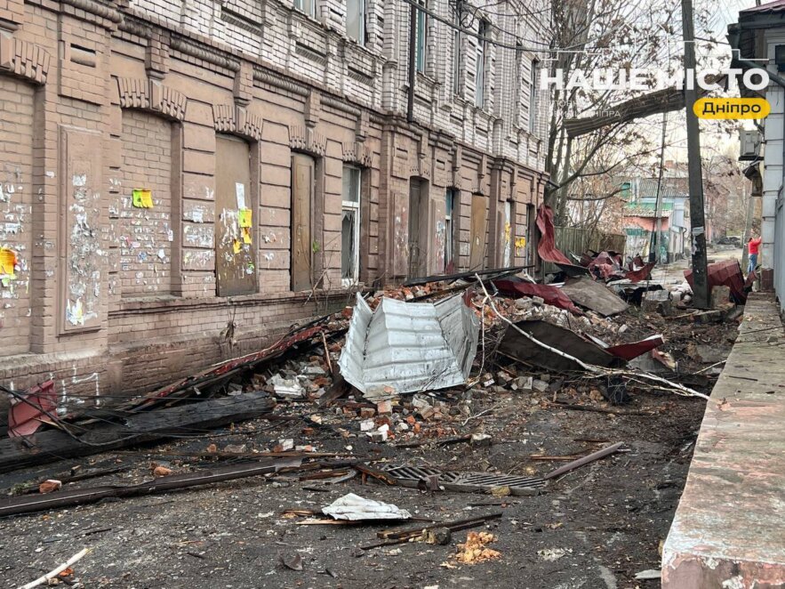 ЕКСКЛЮЗИВ
                                Ворожий удар дронами по Дніпру 8 грудня: що відбувається на місці події