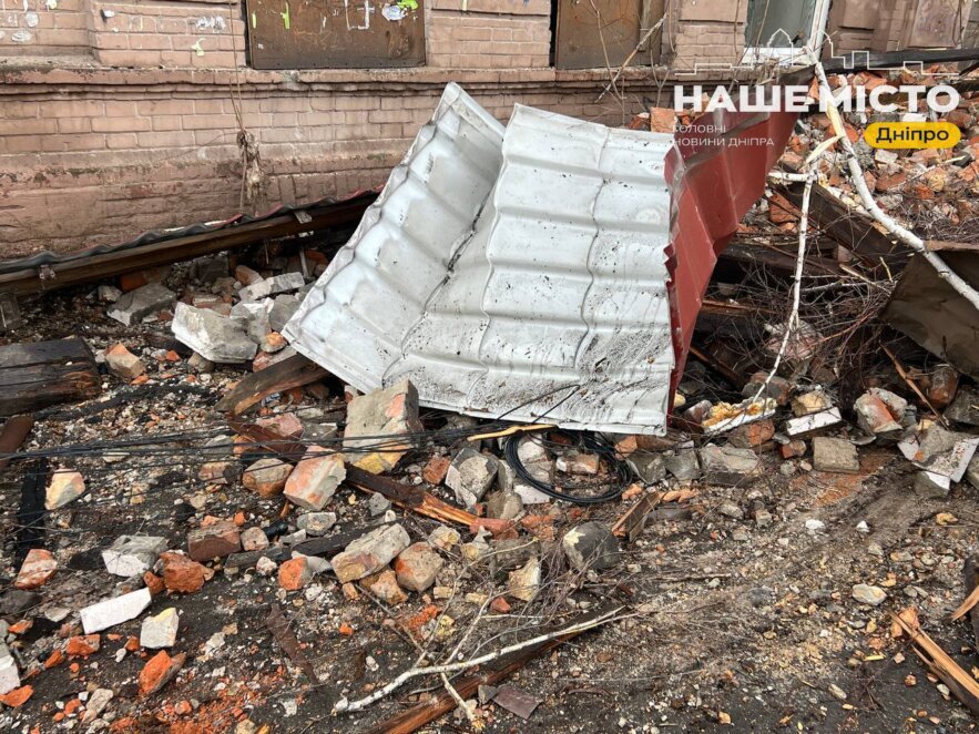 ЕКСКЛЮЗИВ
                                Ворожий удар дронами по Дніпру 8 грудня: що відбувається на місці події