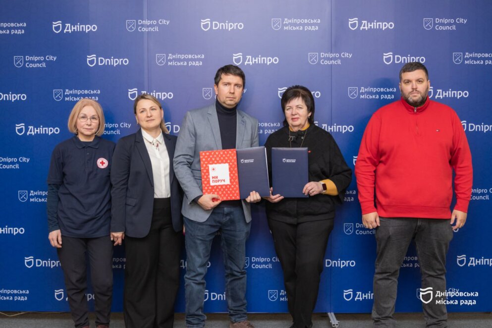 Дніпро та Червоний Хрест разом допомагають мешканцям та внутрішньо переміщеним особам знайти роботу