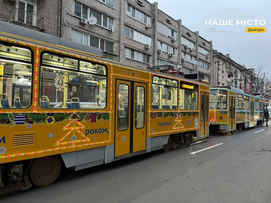 Як у Дніпрі курсує громадський транспорт 23 грудня
