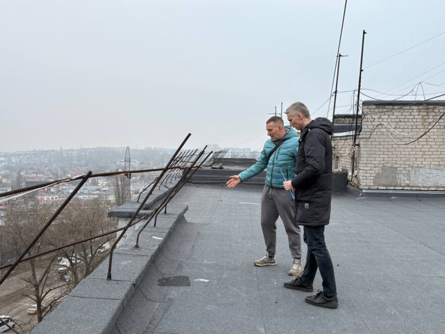 ОФІЦІЙНО                Відновлення після ворожого удару: у багатоповерхівці Дніпра відремонтували покрівлю та міжпанельні шви