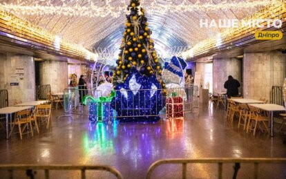 Новогоднее чудо в метро Днепра: главная елка готовится к официальному открытию