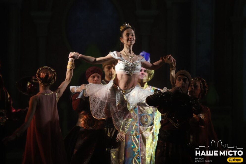 ЕКСКЛЮЗИВ
                                Вражаючі спецефекти та справжнє кохання: прем’єра вистави «Аладдін» у Дніпровській опері