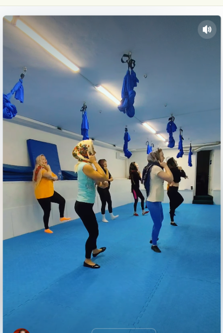 ЕКСКЛЮЗИВ
                                Сальса у спортивній залі: як у Дніпрі креативно використовують хустки