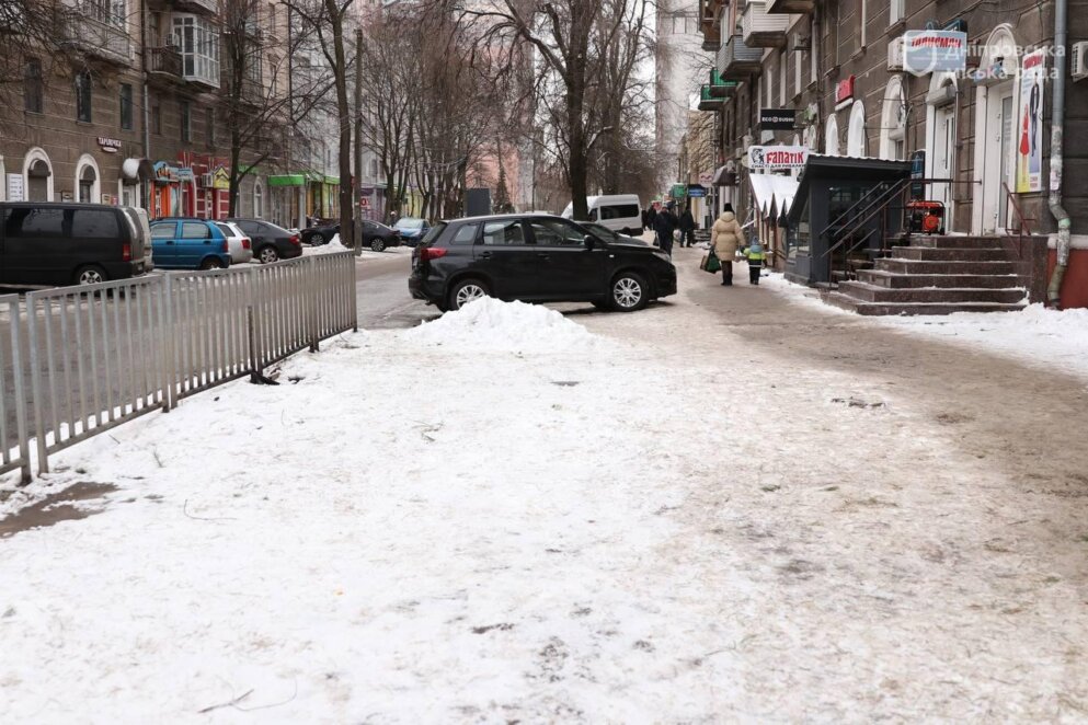 ОФІЦІЙНО                Перевірили 45 локацій: як у Дніпрі контролюють прибирання ялинкових ринків