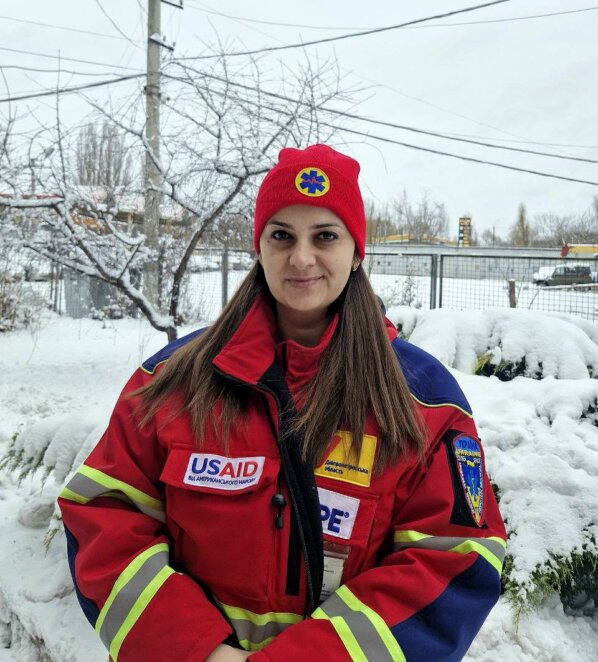 Між викликом і стібком: як лікарка екстреної медичної допомоги з Дніпра відновлює сили через вишивку бісером