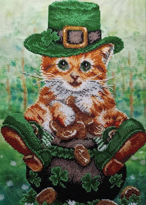 Між викликом і стібком: як лікарка екстреної медичної допомоги з Дніпра відновлює сили через вишивку бісером