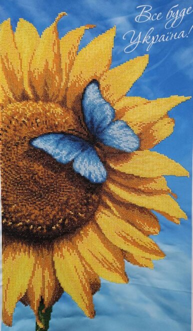 Між викликом і стібком: як лікарка екстреної медичної допомоги з Дніпра відновлює сили через вишивку бісером