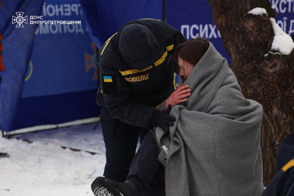 Ворожа атака на Дніпро: частково зруйнована 16-поверхівка, шестеро постраждалих, серед них дитина