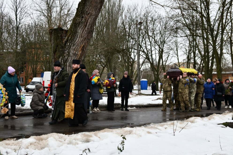 Врятував побратимів ціною свого життя: у Нікополі провели в останню путь військового