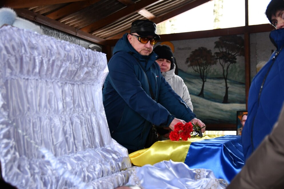 Врятував побратимів ціною свого життя: у Нікополі провели в останню путь військового