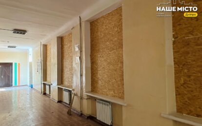 Более 200 поврежденных окон: в Днепре в гимназии №20 ликвидируют последствия дроновой атаки