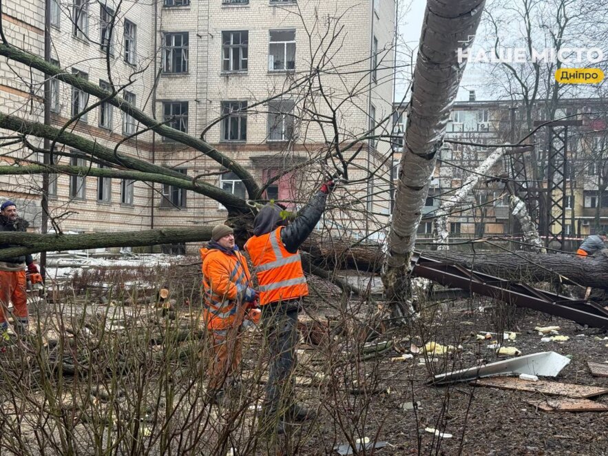 ЕКСКЛЮЗИВ
                                Вибиті майже усі вікна: у Дніпрі внаслідок нічної атаки сильно постраждала одна з міських шкіл