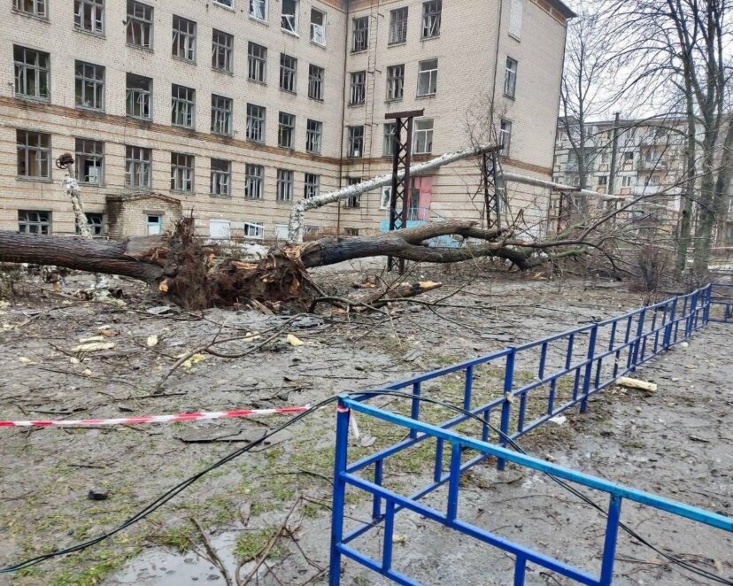 У Дніпрі ліквідують наслідки нічної атаки: понад 2 тисячі вибитих вікон та 20 тонн уламків та скла - Наше Місто