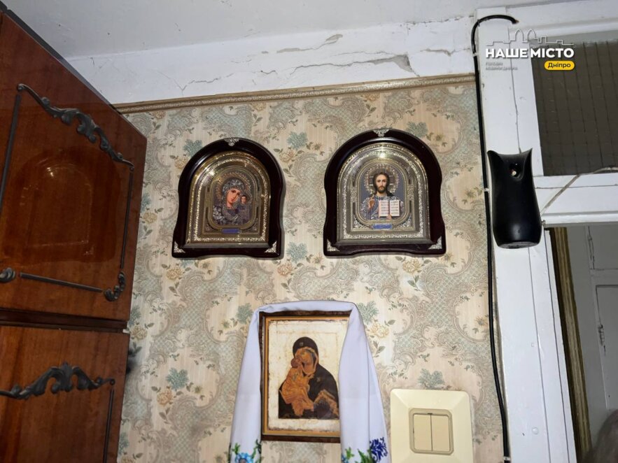 ЕКСКЛЮЗИВ
                                Ікони від матерів загиблих врятували: історія волонтерки з Дніпра, яка дивом вціліла під час шахедної атаки