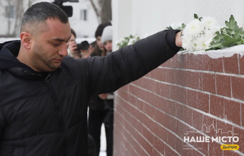 ЕКСКЛЮЗИВ
                                Треті роковини ракетного удару по Набережній Перемоги, 118: у Дніпрі вшанували пам’ять загиблих