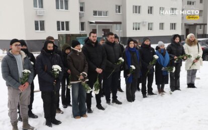 В Днепре почтили память погибших от ракетного удара на Победе