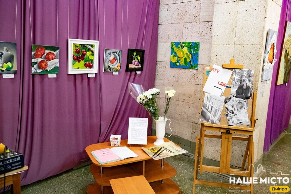 ЕКСКЛЮЗИВ
                                У Дніпровському будинку мистецтв відкрилась виставка незвичайних пейзажів