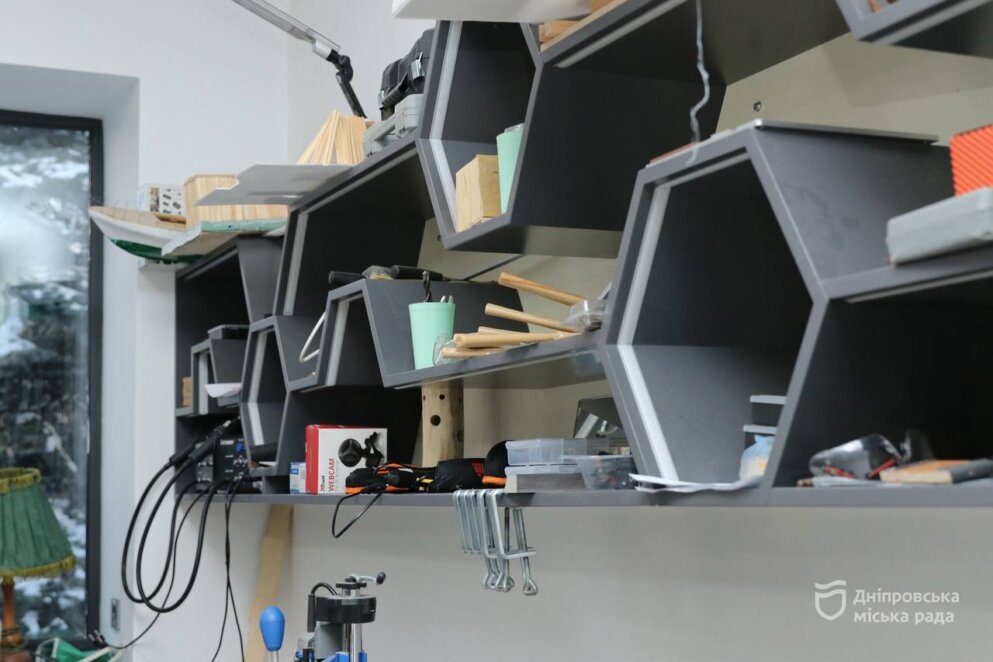 ОФІЦІЙНО                У Дніпрі діти створюють антивандальні годівниці для тварин у прифронтових громадах