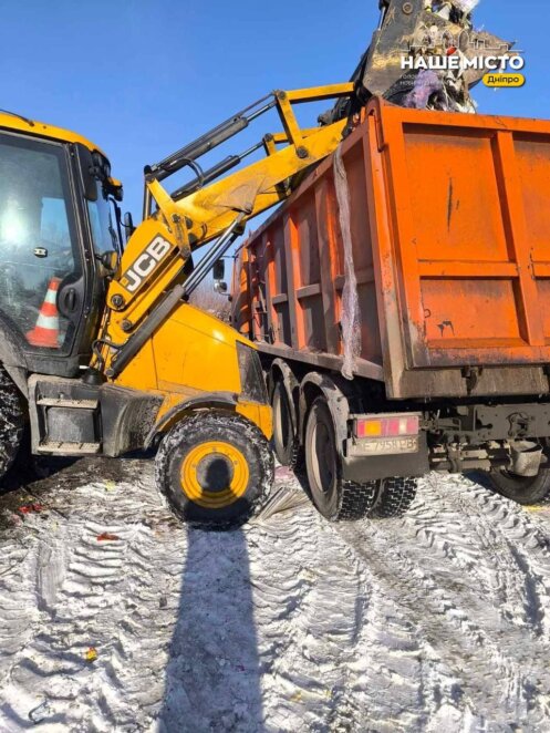 ОФІЦІЙНО                Майже 73 тисячі тонн за рік: як у Дніпрі системно очищають майданчики від великогабаритного сміття