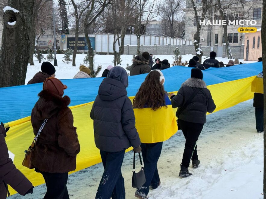 У Дніпрі в День Соборності вшанували памʼять захисників України