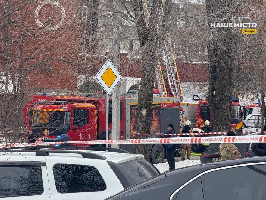 ЕКСКЛЮЗИВ
                                У Дніпрі внаслідок влучання шахеда горить 16-поверхівка: що відбувається на місці подій