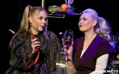 Чего ждать от женского гормона: в Драмкоме состоится премьера легкой комедии