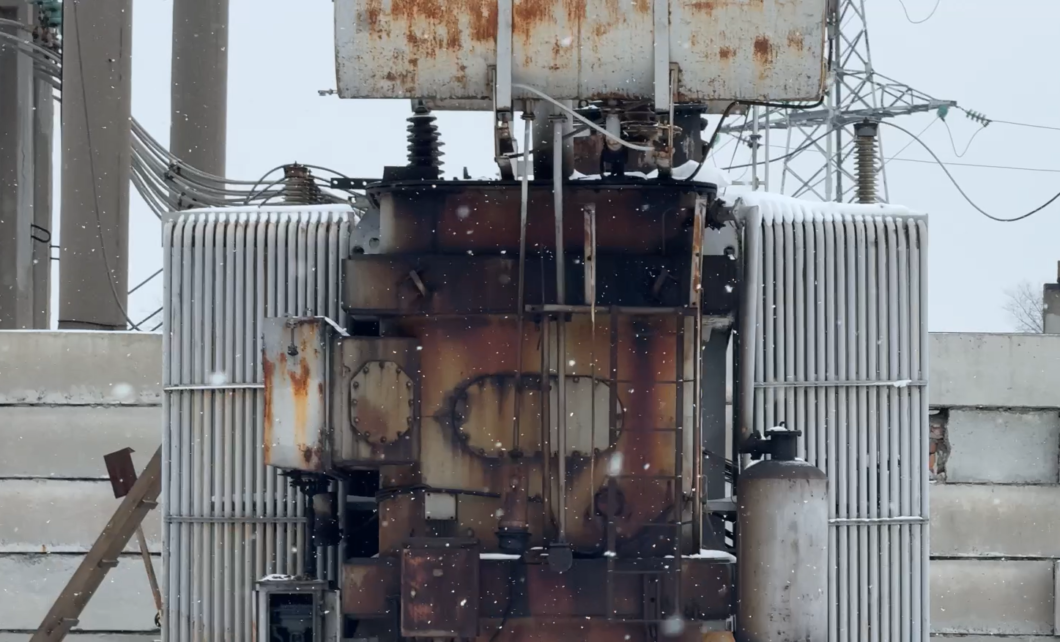 Енергетики завершують будівництво тимчасової схеми живлення для лівого берега Дніпра