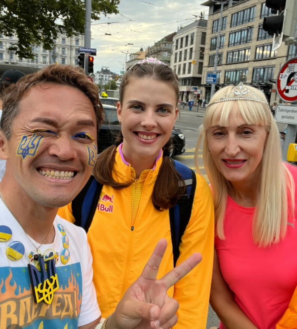 Фанат з Японії подолав 8 тисяч кілометрів, щоб підтримати дніпровську спортсменку Ярославу Магучіх