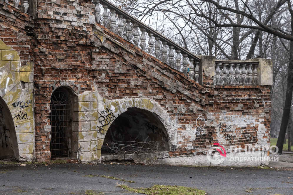У Дніпрі Палац студентів ДНУ Оковитого окупували безхатченки