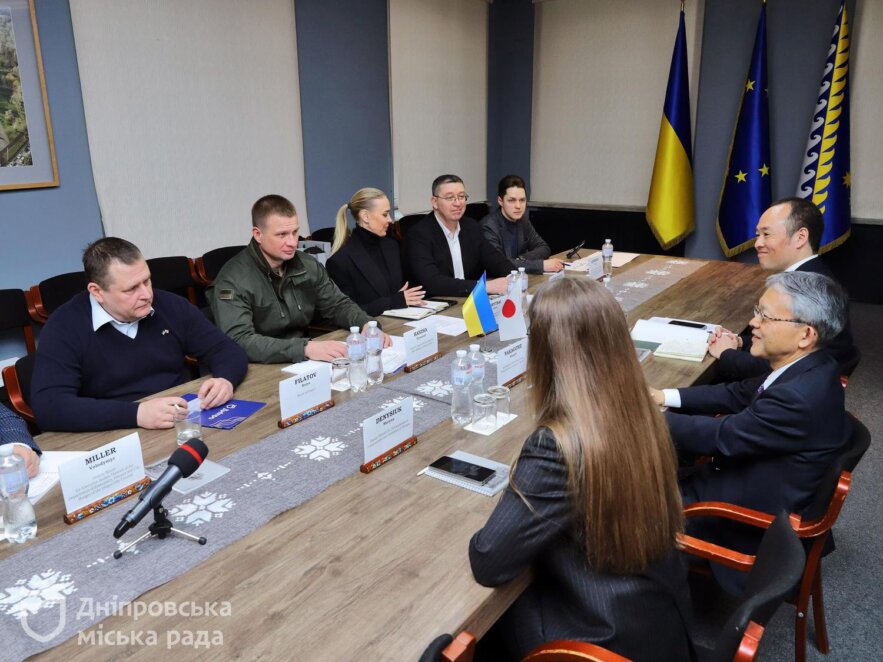ОФІЦІЙНО                Підтримка людей та поглиблення співпраці: керівник ДніпроОВА Ганжа та мер Філатов зустрілися з послом Японії Масаші Накаґоме