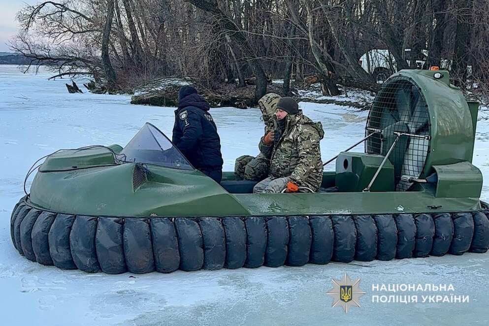 У Дніпрі на льоду знешкодили ворожий дрон, який впав під час атаки на місто