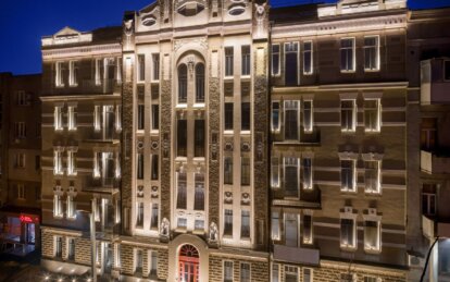 Митці з Дніпра підсвітили Будинок Розенфельда у Харкові