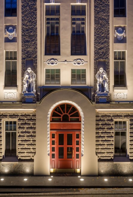 Митці з Дніпра підсвітили Будинок Розенфельда у Харкові