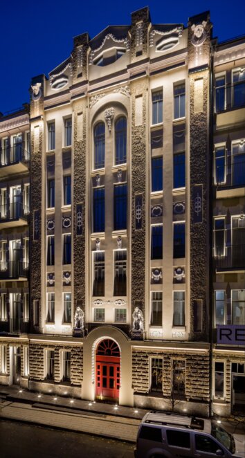 Митці з Дніпра підсвітили Будинок Розенфельда у Харкові