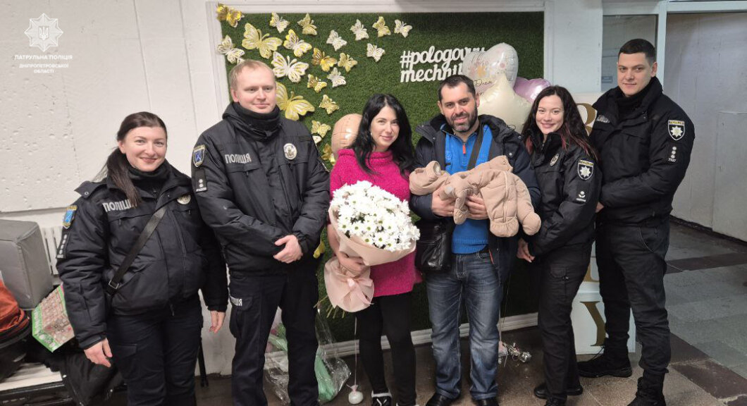 Доньку назвали грецьким ім’ям: журналістка «Наше місто» та поліцейський з Маріуполя стали батьками