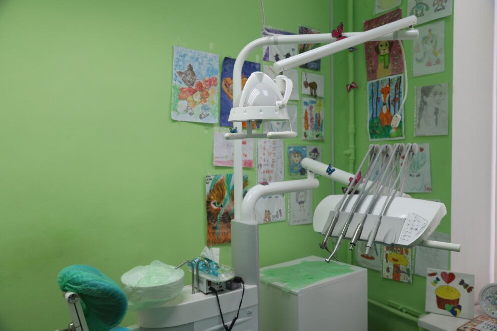 стоматолог