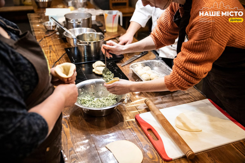 ЕКСКЛЮЗИВ
                                Український борщ з іншого ракурсу: як у Дніпрі переосмислили звичний рецепт