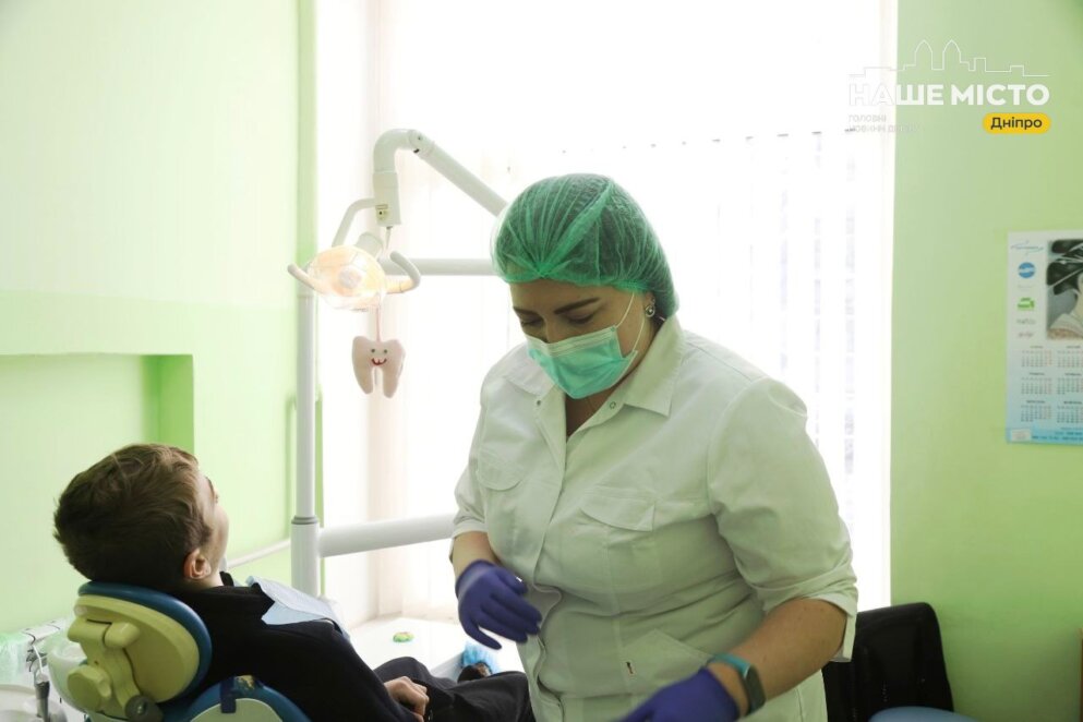 стоматолог