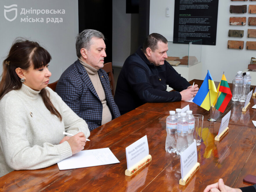 ОФІЦІЙНО                Філатов зустрівся з пані послом Литви в Україні Інгою Станітє-Толочкєнє