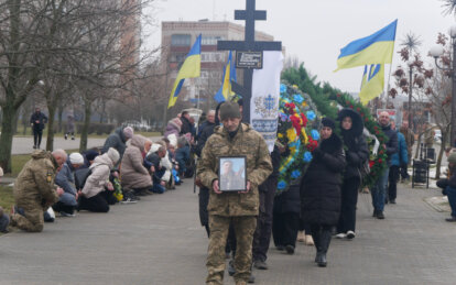 Проводжали через живий коридор пошани: у Покрові попрощалися із загиблим воїном Тимофієм Пономаренко...