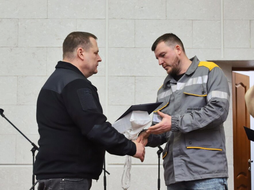 ЕКСКЛЮЗИВ
                                Історії героїв енергетичного фронту Дніпра: про цілодобову роботу під обстрілами, в морози та скарги абонентів