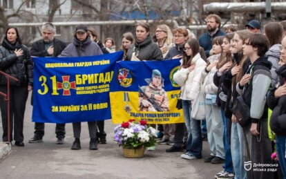 У Дніпрі відкрили меморіальні дошки загиблим захисникам Антону Твердохлібу та Роману Зубареву